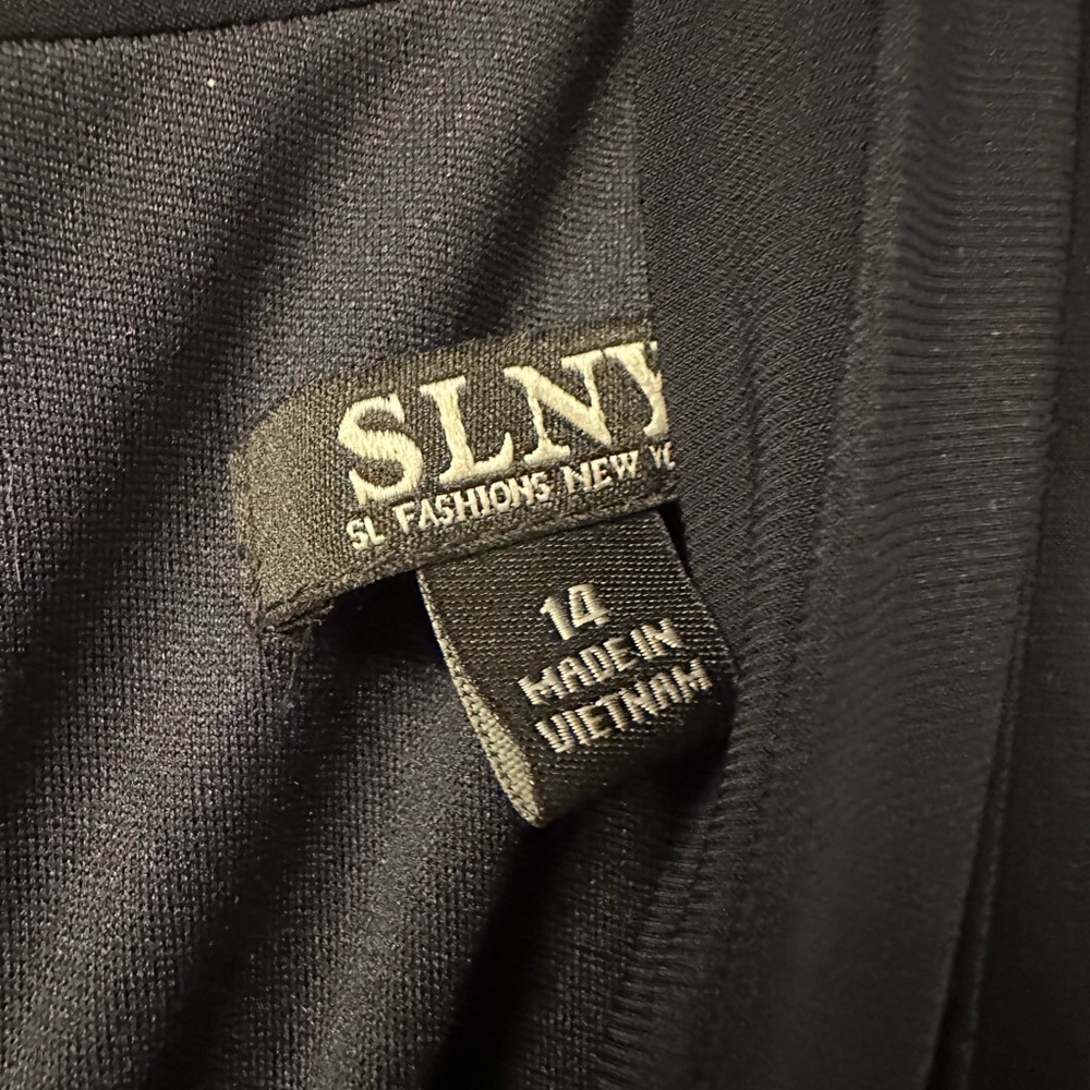 SLNY NWT cocktail dress navy blue